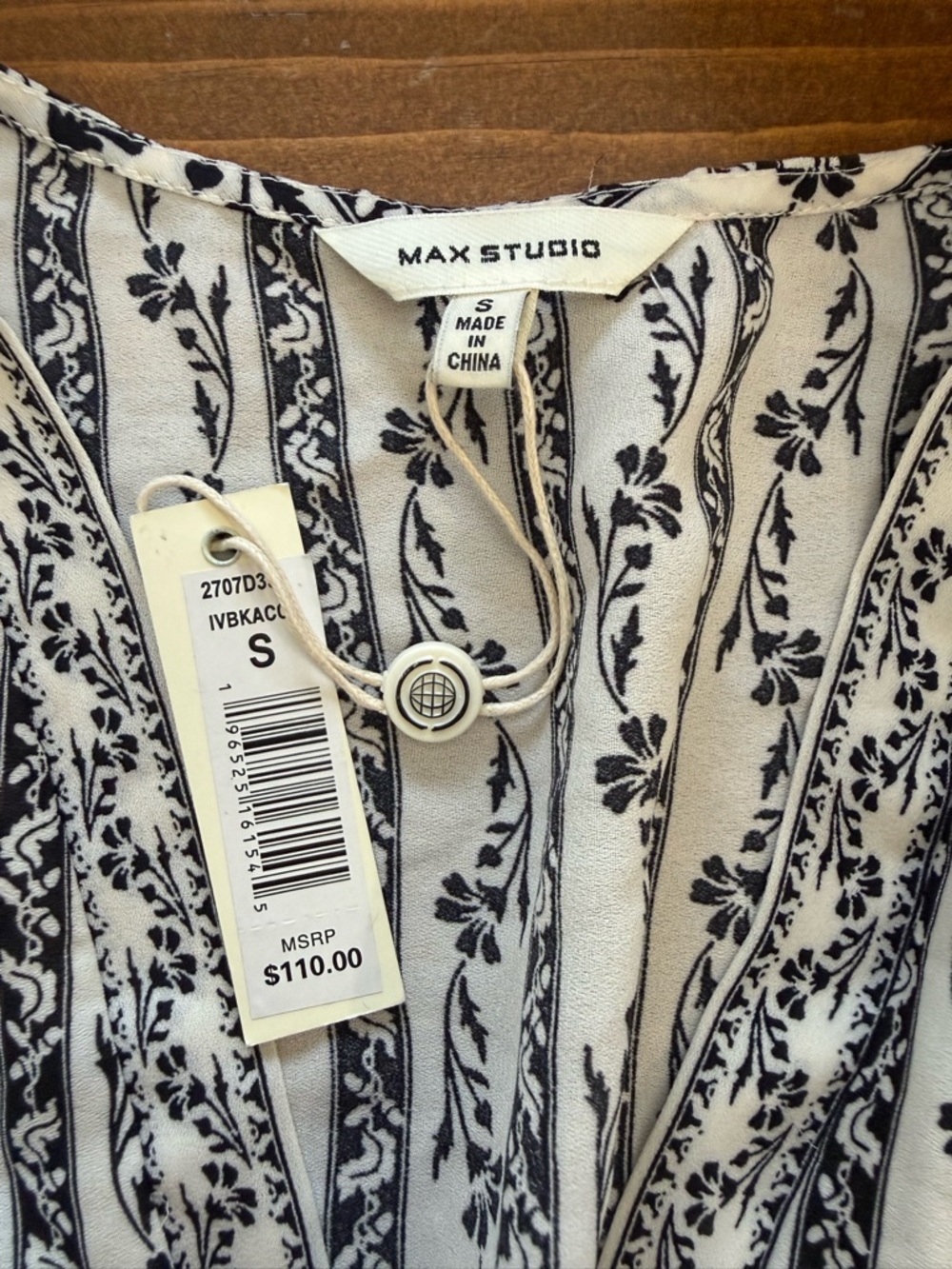 NWT Max Studio cream and black long sleeve v neck top blouse size small - Picture 7 of 9